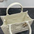 Borsa Dior piccola book tote con tracolla Pelle di vitello macrocannage bianca