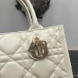 Borsa Dior piccola book tote con tracolla Pelle di vitello macrocannage bianca