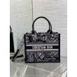 Borsa Dior piccola Book Tote con tracolla Ricamo Plan de Paris e pelle di vitello nera