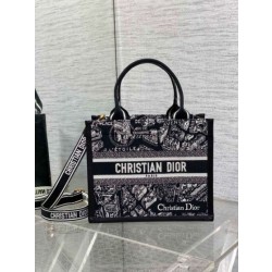Borsa Dior piccola Book Tote con tracolla Ricamo Plan de Paris e pelle di vitello nera