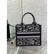 Borsa Dior piccola Book Tote con tracolla Ricamo Plan de Paris e pelle di vitello nera