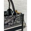 Borsa Dior piccola Book Tote con tracolla Ricamo Plan de Paris e pelle di vitello nera