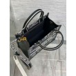 Borsa Dior piccola Book Tote con tracolla Ricamo Plan de Paris e pelle di vitello nera