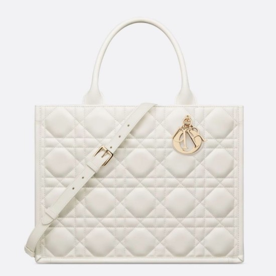 Borsa tote Dior media a libro con tracolla Pelle di vitello macrocannage bianca