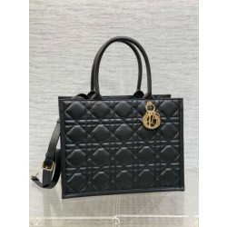 Borse Replica tote Dior media a libro con tracolla Pelle di vitello macrocannage nera