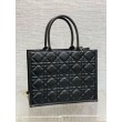 Borse Replica tote Dior media a libro con tracolla Pelle di vitello macrocannage nera