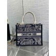 Borsa tote media Dior Book con tracolla Ricamo invertito Toile de Jouy