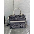 Borsa tote media Dior Book con tracolla Ricamo invertito Toile de Jouy