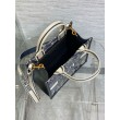 Borsa tote media Dior Book con tracolla Ricamo invertito Toile de Jouy