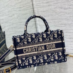 Borsa Dior Mini Book Tote con tracolla Ricamo Dior Oblique blu Replica qualità specchio Replica Perfette Borsa Dior Mini Book Tote con tracolla Ricamo Dior Oblique blu imitazioni