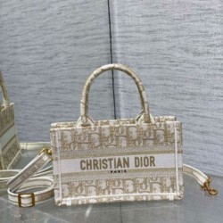 Borse Replica Dior Mini Book Tote con cinturino ricamato Dior Oblique color oro qualità specchio Replica Perfette Borse Dior Mini Book Tote con cinturino ricamato Dior Oblique color oro imitazioni