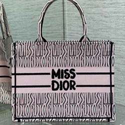Replica Perfette Dior Medium Book Tote Bag Pink Miss Dior Allover Embroidery imitazioni