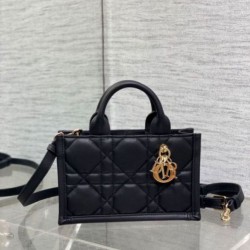Replica Perfette Dior Mini Book Tote Bag con Tracolla Nera Macrocannage Pelle di Vitello imitazioni