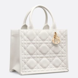 Replica Perfette Borsa Dior piccola book tote con tracolla Pelle di vitello macrocannage bianca imitazioni