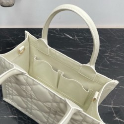 Borsa Dior piccola book tote con tracolla Pelle di vitello macrocannage bianca Replica qualità specchio Replica Perfette Borsa Dior piccola book tote con tracolla Pelle di vitello macrocannage bianca imitazioni