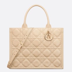 Replica Perfette Dior Medium Book Tote Bag con tracolla Beige Macrocannage imitazioni