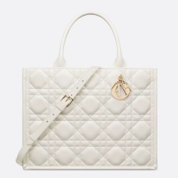 Replica Perfette Borsa tote Dior media a libro con tracolla Pelle di vitello macrocannage bianca imitazioni