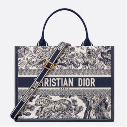 Replica Perfette Dior Media Book Tote Bag con Tracolla Blu Ricamo Toile de Jouy Sauvage imitazioni
