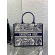 Dior Media Book Tote Bag con Tracolla Blu Ricamo Toile de Jouy Sauvage