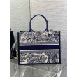 Dior Media Book Tote Bag con Tracolla Blu Ricamo Toile de Jouy Sauvage