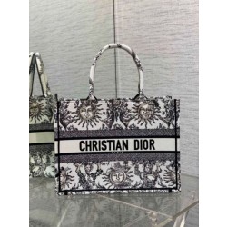Dior Medium Book Tote Bag Bianco Toile de Jouy Soleil Embroidery