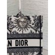 Dior Medium Book Tote Bag Bianco Toile de Jouy Soleil Embroidery