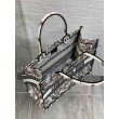 Dior Medium Book Tote Bag Bianco Toile de Jouy Soleil Embroidery