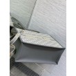 Dior Medium Book Tote Bag con tracolla Oblique Embroidery e pelle di vitello grigia