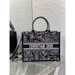 Dior Medium Book Tote Bag con tracolla Plan de Paris Embroidery e pelle di vitello nera