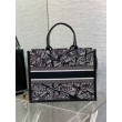 Dior Medium Book Tote Bag con tracolla Plan de Paris Embroidery e pelle di vitello nera