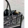Dior Medium Book Tote Bag con tracolla Plan de Paris Embroidery e pelle di vitello nera