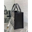 Dior Medium Book Tote Bag con tracolla Plan de Paris Embroidery e pelle di vitello nera