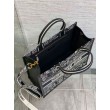 Dior Medium Book Tote Bag con tracolla Plan de Paris Embroidery e pelle di vitello nera