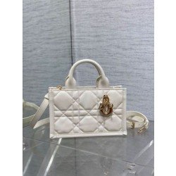 Dior Mini Book Tote Bag con Tracolla Bianca Macrocannage Pelle di Vitello