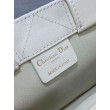 Dior Mini Book Tote Bag con Tracolla Bianca Macrocannage Pelle di Vitello Dior Mini Book Tote Bag con Tracolla Bianca Macrocannage Pelle di Vitello