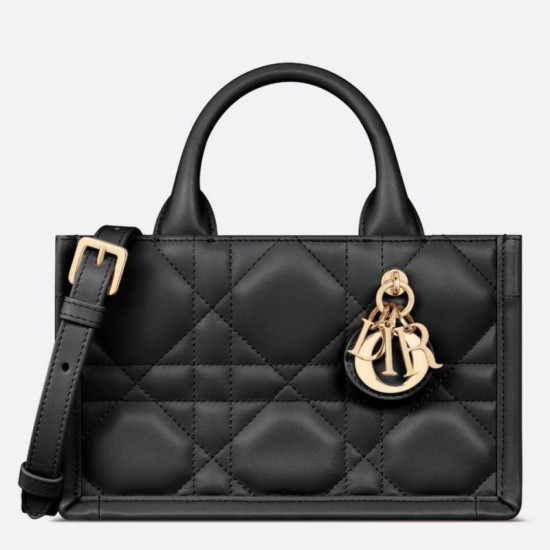 Dior Mini Book Tote Bag con Tracolla Nera Macrocannage Pelle di Vitello Dior Mini Book Tote Bag con Tracolla Nera Macrocannage Pelle di Vitello