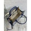 Dior Small Book Tote Bag con tracolla Toile de Jouy Sauvage Embroidery con pelle di vitello blu