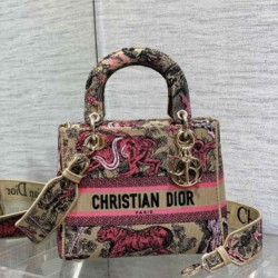 Dior Dioriviera Lady D-Lite Medium Bag Raffia con ricamo Toile de Jouy Sauvage rosa Replica qualità specchio Replica Perfette Dior Dioriviera Lady D-Lite Medium Bag Raffia con ricamo Toile de Jouy Sauvage rosa imitazioni