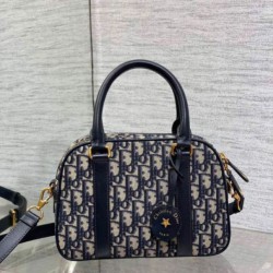 Replica Perfetta bowling media Dior D-Vibe Bowling media Jacquard blu obliquo Replica Perfetta bowling media Dior D-Vibe Bowling media Jacquard blu obliquo