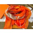 falso Replica Scialle Hermes Orange Projets Carres 140 imitazione Outlet