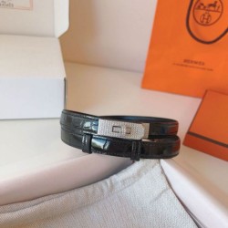 Replica Pari all'originale Cintura Hermès Kelly 18 Diamond Nero Alligatore Lucido Replica Pari all'originale Cintura Hermès Kelly 18 Diamond Nero Alligatore Lucido