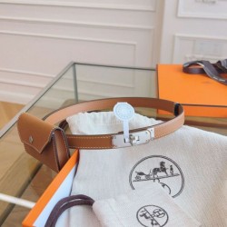 Replica qualità specchio Cintura Hermès Kelly Pocket 18 in vitello Epsom color oro