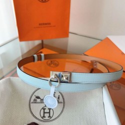 Replica Pari all'originale replica Cintura Hermès Rivale 18 in pelle di vitello Epsom Blu Brume Imitazioni Replica qualità specchio Pari all'originale replica Cintura Hermès Rivale 18 in pelle di vitello Epsom Blu Brume