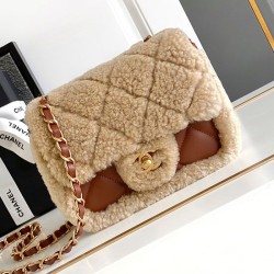 Dettagli perfetti Borse Replica mini con patta in pelle di agnello shearling AS5148 Beige