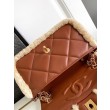 Borse Imitazioni con patta in pelle di agnello shearling AS5149 Beige