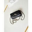 Borsa piccola con patta e manico superiore AP3803 Nero