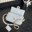 Borsa piccola con patta in pelle di agnello AS5167 Azzurro