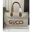 Borsa tote media Gucci con stampa Gucci 772176 Caffè