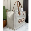 Borsa tote media Gucci con stampa Gucci 772176 Caffè