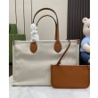 Borsa tote media Gucci con stampa Gucci 772176 Caffè